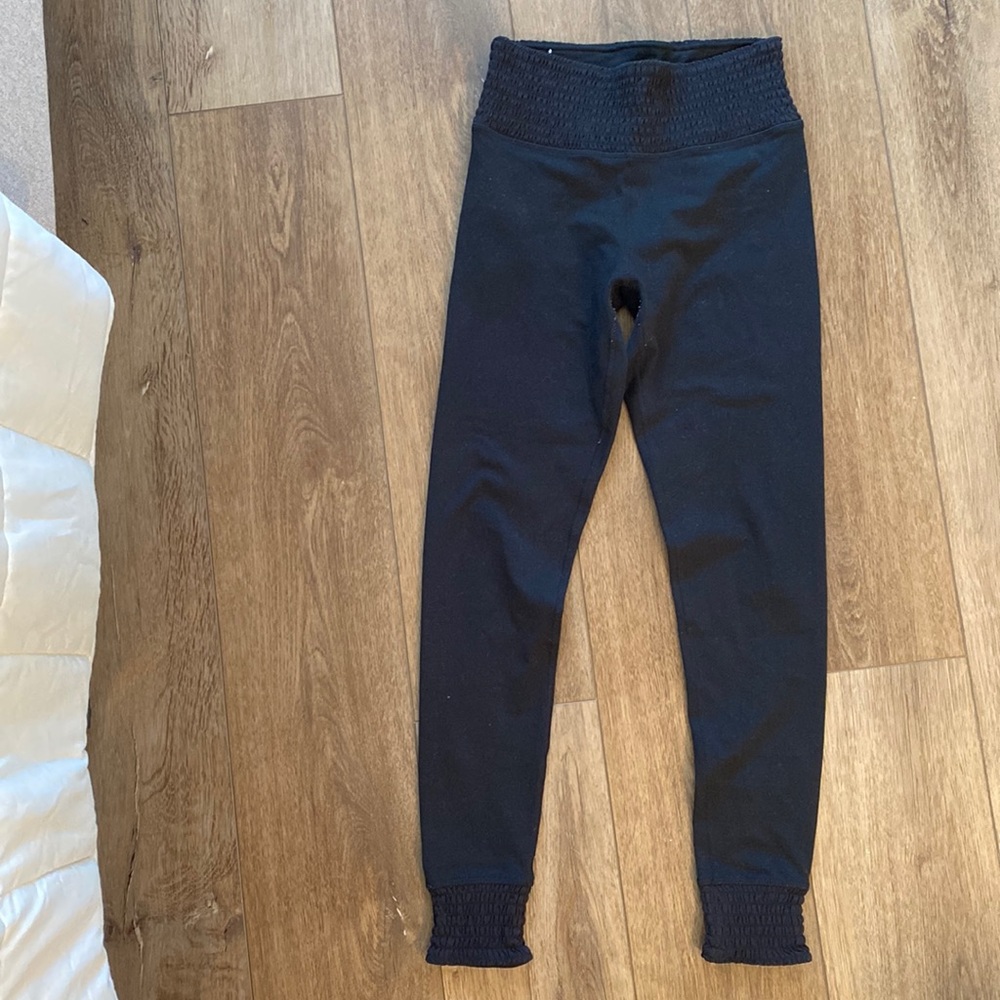 Fabletics Scrunched Insulation Leggings • S/M